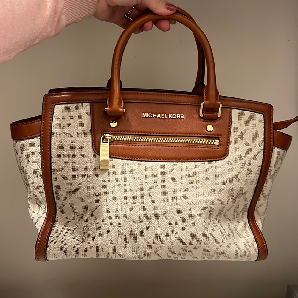 Michael Kors purse w/ Shoulder Strap